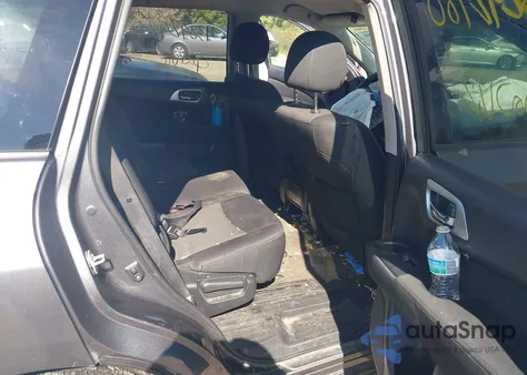 2017 Nissan Pathfinder Sv z USA, uszkodzony, nr VIN 5N1DR2MM6HC913285